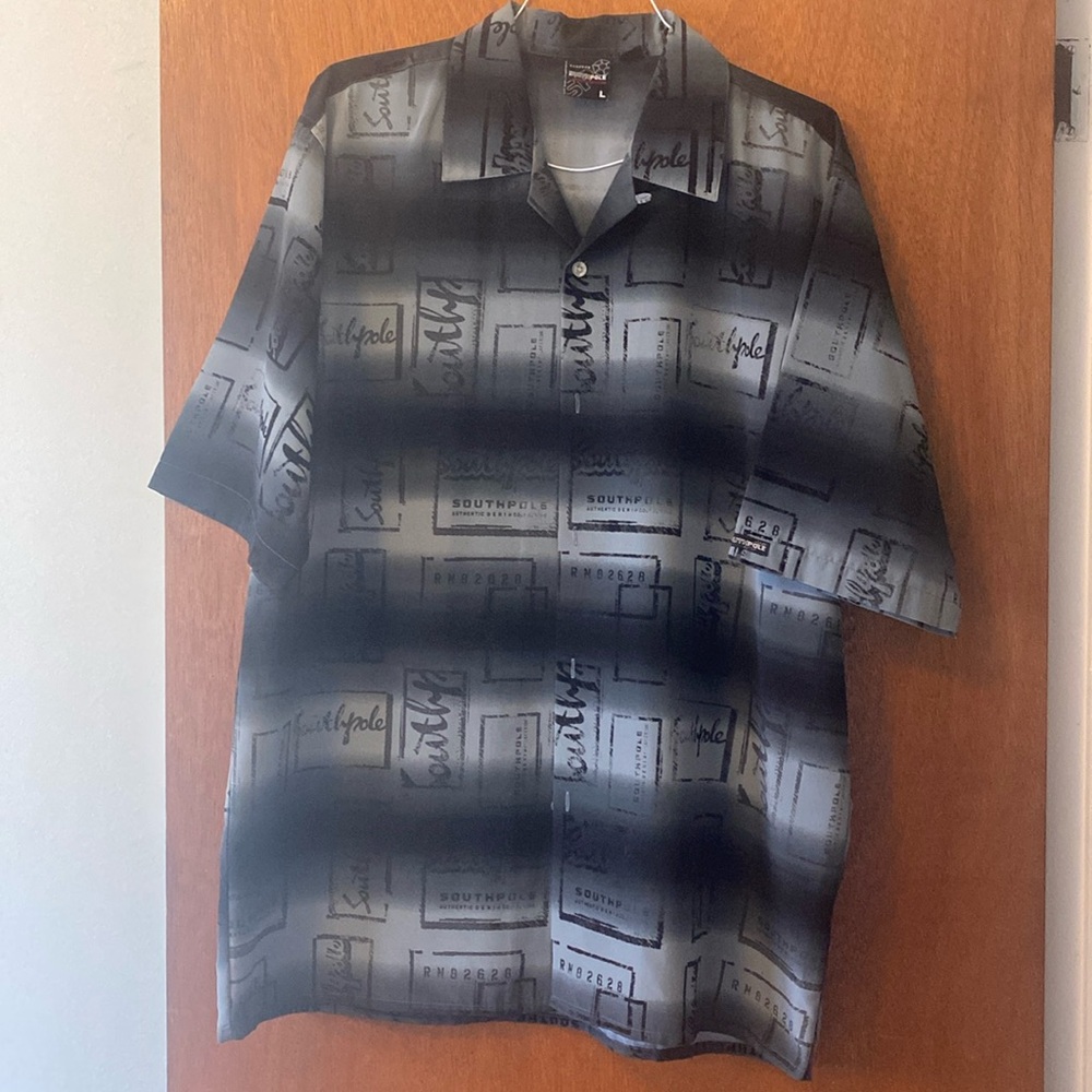 Southpole Large Men’s black and gray shirt